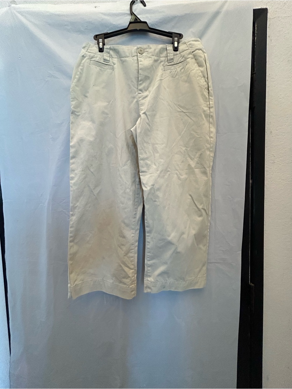 Cherokee Women's Capris in Light Cream Sz 12 Pre-Owned